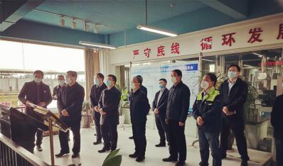 	重慶市委常委、市政府常務(wù)副市長(cháng)吳存榮一行蒞臨巨科調研眉頭緊鎖但接連說(shuō)“好”